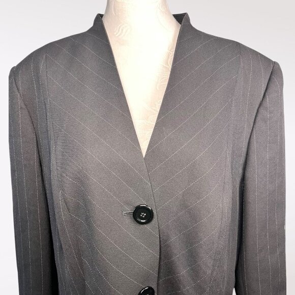 Tahari Arthur S. Levine Pinstripe Blazer Jacket Black Size 18 - Picture 2 of 10